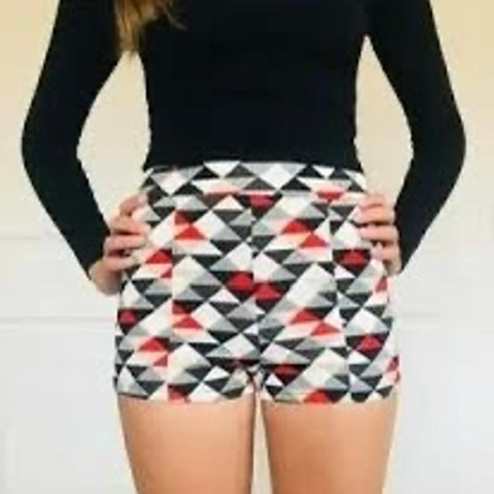 Forever 21 geo mini shorts sz 2 high-waisted red blk wht retro zip pinup